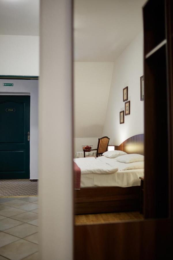 Tercia Hubertus Panzio Bed & Breakfast Sopron Luaran gambar