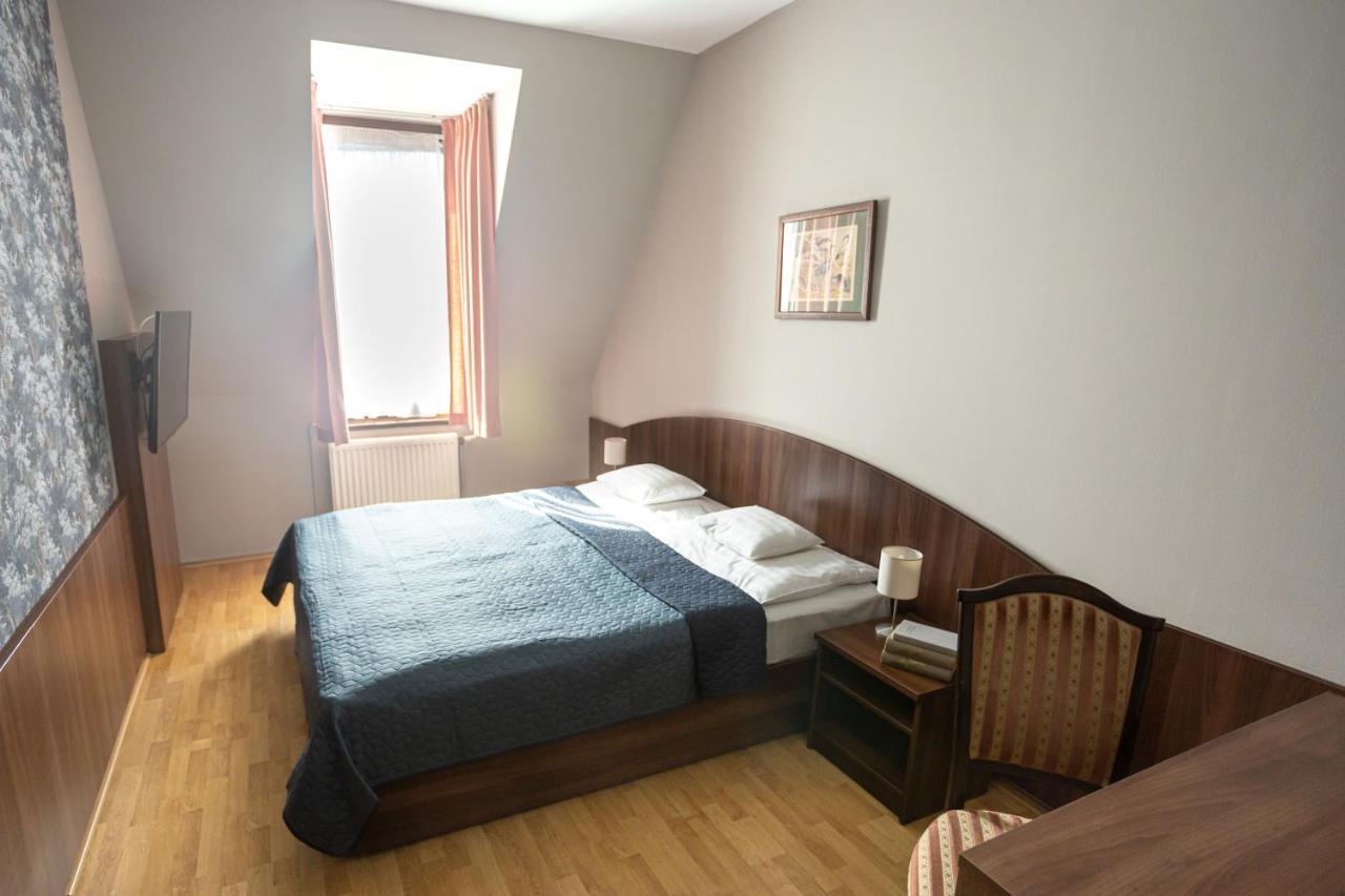 Tercia Hubertus Panzio Bed & Breakfast Sopron Luaran gambar
