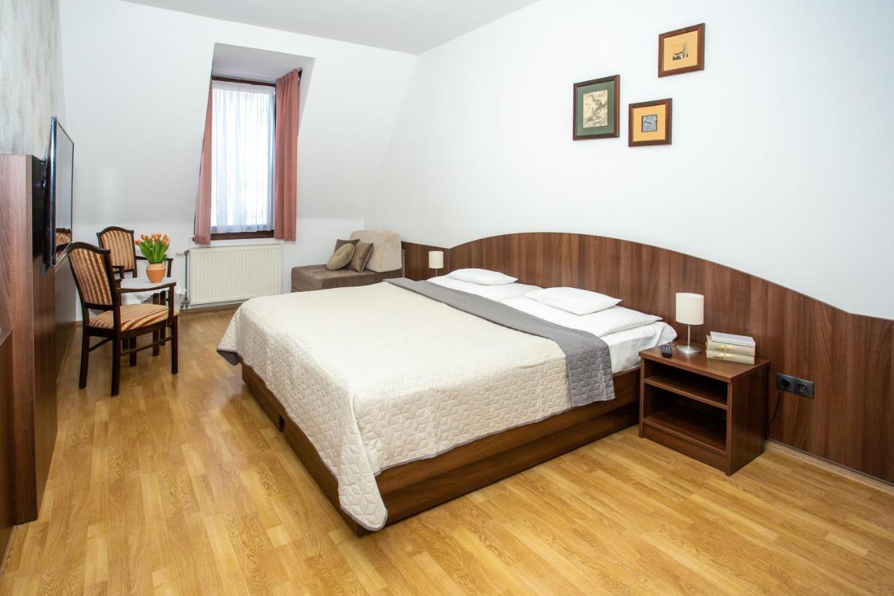 Tercia Hubertus Panzio Bed & Breakfast Sopron Luaran gambar